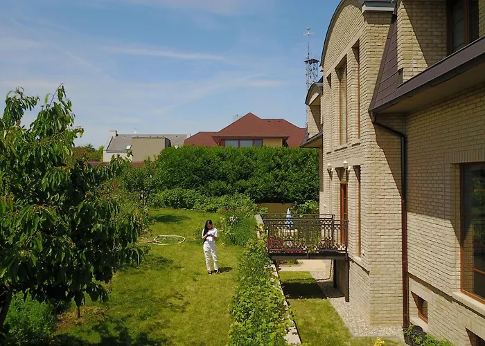 Villa Homestay Nad Helmrovkou